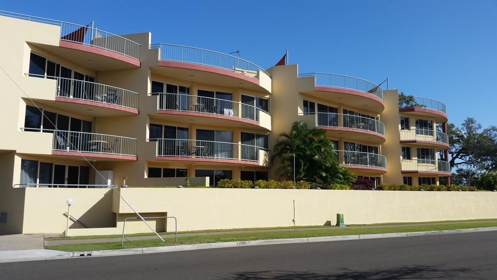 Alexander Beachfront Apartments Hervey Bay Exterior foto