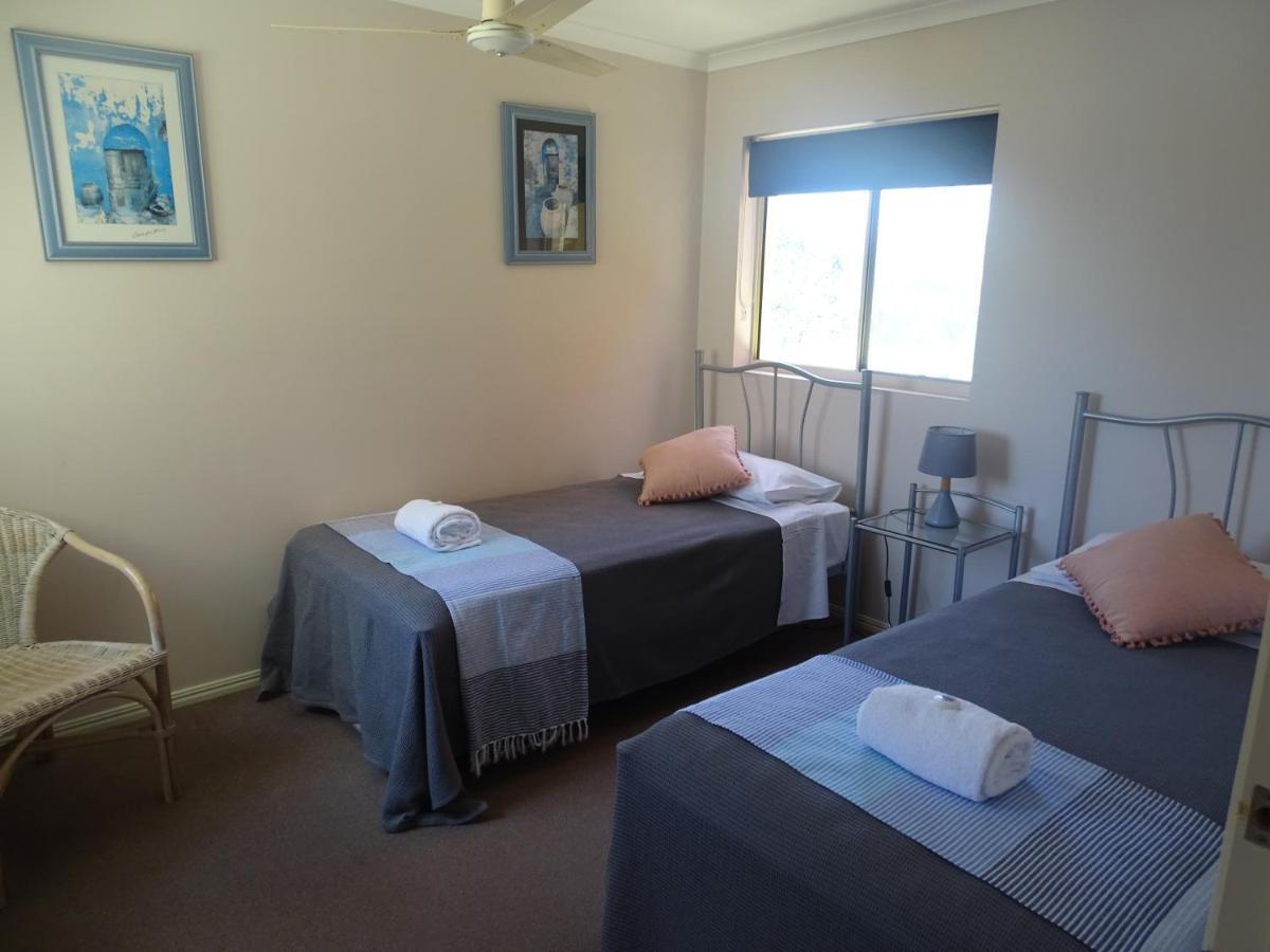 Alexander Beachfront Apartments Hervey Bay Exterior foto